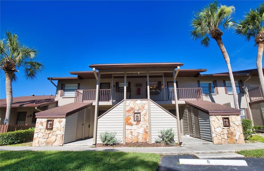 927 Capri Isles Blvd, Unit 8 in Venice, FL - Building Photo