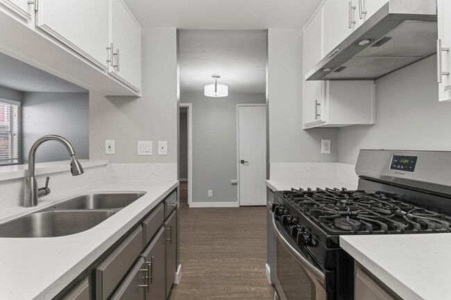 533 E 11th St, Unit 03 in Long Beach, CA - Building Photo - Building Photo