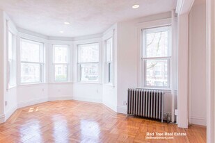 19 Peterborough St in Boston, MA - Building Photo