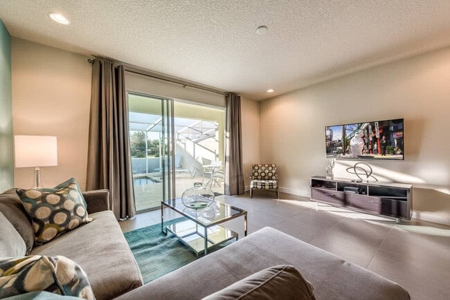 property at 1425 Retreat Cir