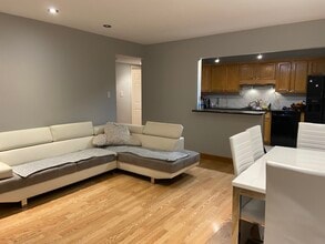 9434 Bay Colony Dr, Unit 1W in Des Plaines, IL - Foto de edificio - Building Photo