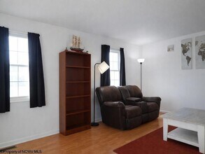 1340 Headlee Ave in Morgantown, WV - Foto de edificio - Building Photo