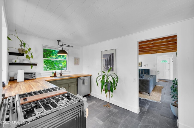 638 Parkside Ave in Toms River, NJ - Building Photo - Building Photo