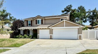 2345 Talbot Cir in Corona, CA - Building Photo