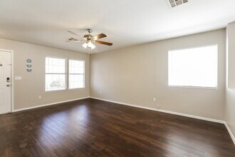 832 Tollbrook Way in Henderson, NV - Building Photo - Building Photo