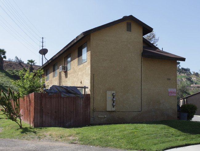 5050-5060 Brooks St in Riverside, CA - Foto de edificio - Building Photo