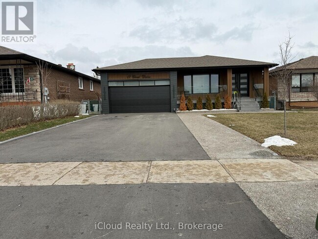 17 Cloud Dr in Toronto, ON - Building Photo - Building Photo