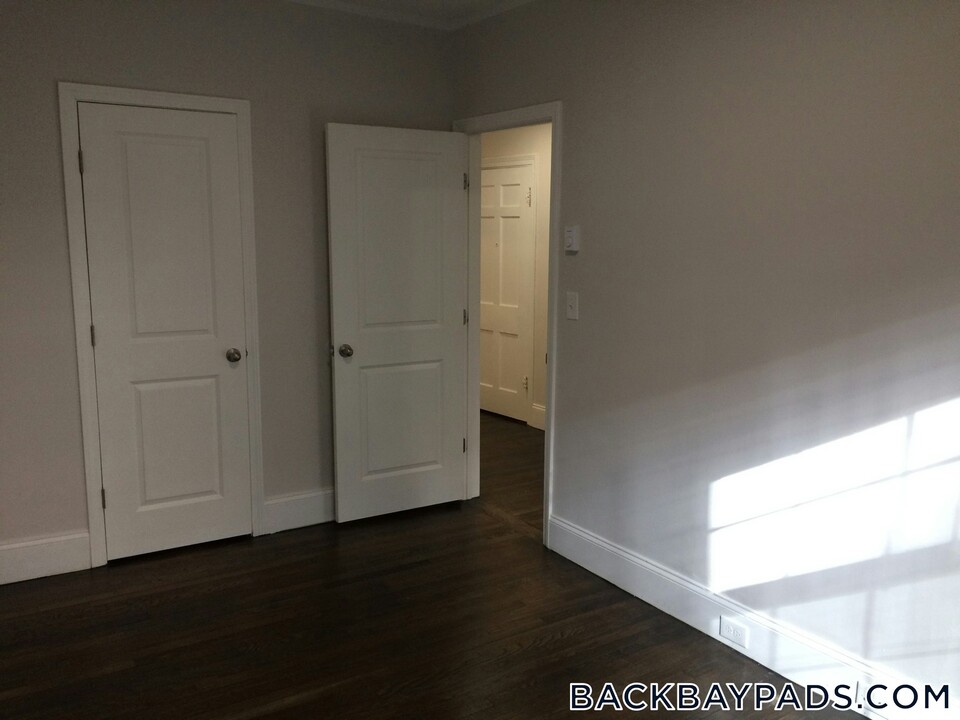 52 Clearway St in Boston, MA - Building Photo