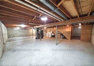 5837 Applewood Dr in Waterloo, IA - Building Photo - Building Photo