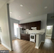 1633 W Oxford St, Unit 3F in Philadelphia, PA - Building Photo - Building Photo