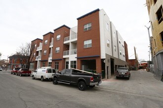 Eliot Street Center in Denver, CO - Foto de edificio - Building Photo
