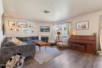 40144 Cantara Dr in Palmdale, CA - Building Photo - Building Photo