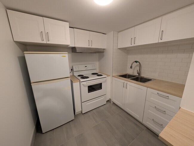 324 Laurier Ave E in Ottawa, ON - Building Photo - Building Photo