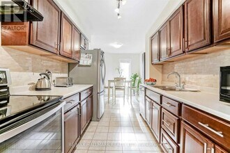 2006-2006 Glenada Crescent in Oakville, ON - Building Photo - Building Photo