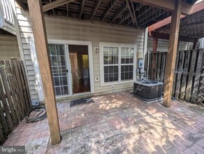 11465 Log Ridge Dr in Fairfax, VA - Building Photo - Building Photo