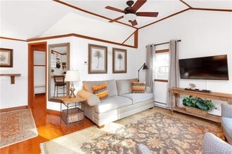 1 Ridgewood Ln in Westport, CT - Building Photo - Building Photo