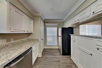 17006 Barton Oaks Ct in Houston, TX - Building Photo - Building Photo