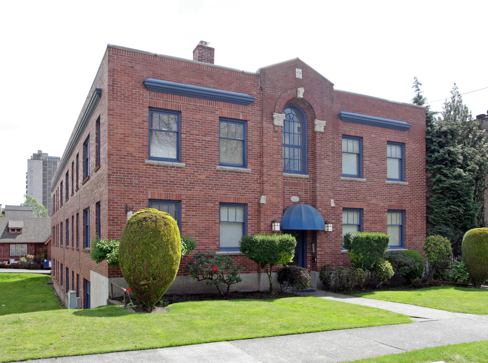 Metz Apartments in Seattle, WA - Building Photo