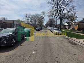 11004 S Eberhart Ave in Chicago, IL - Building Photo - Building Photo