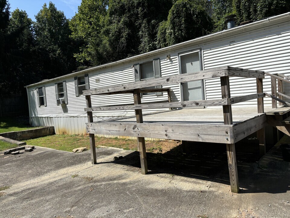 21 Church Rd in Woodfin, NC - Building Photo
