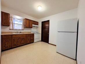 1406 Magnolia W in Excelsior Springs, MO - Building Photo - Building Photo