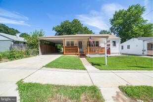 5112 Hollywood Rd, Unit PALE YELLOW (Furnished) 13'2 x 9'10 Bedroom in College Park, MD - Building Photo