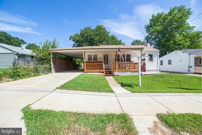 property at 5112 Hollywood Rd