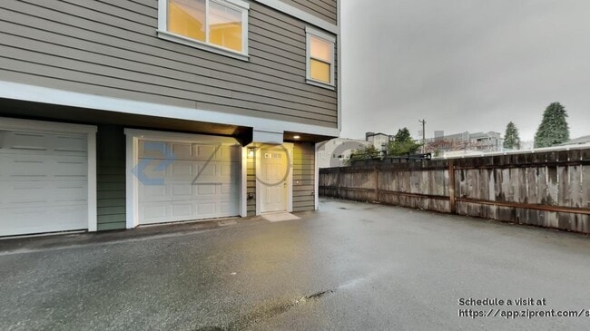 12047 33rd Ave NE in Seattle, WA - Building Photo - Building Photo