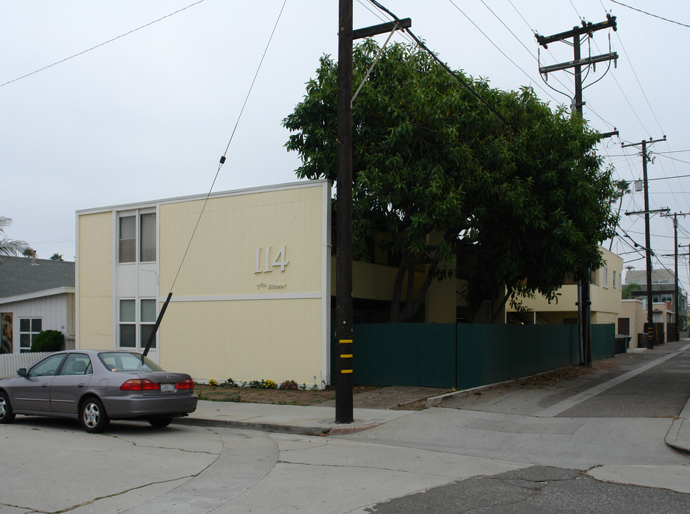 114 7th St in Seal Beach, CA - Building Photo