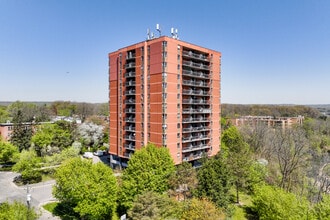 Glen Terrace Apartments in Hamilton, ON - Building Photo - Building Photo
