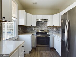 300 W Chesapeake Ave in Towson, MD - Building Photo - Building Photo