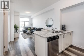 450 Dundas St E in Waterdown, ON - Building Photo - Building Photo