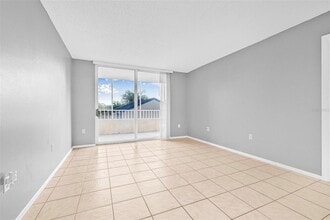 2333 Feather Sound Dr, Unit 208 in Clearwater, FL - Building Photo - Building Photo