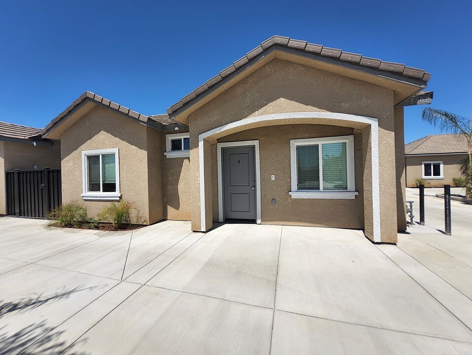 8602 Grandy St in Bakersfield, CA - Building Photo