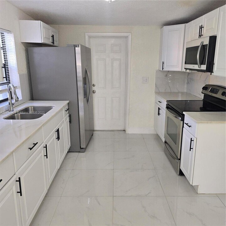 1732 NW 80th St in Miami, FL - Building Photo