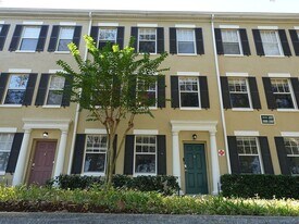 1004 Waterside Dr in Kissimmee, FL - Building Photo