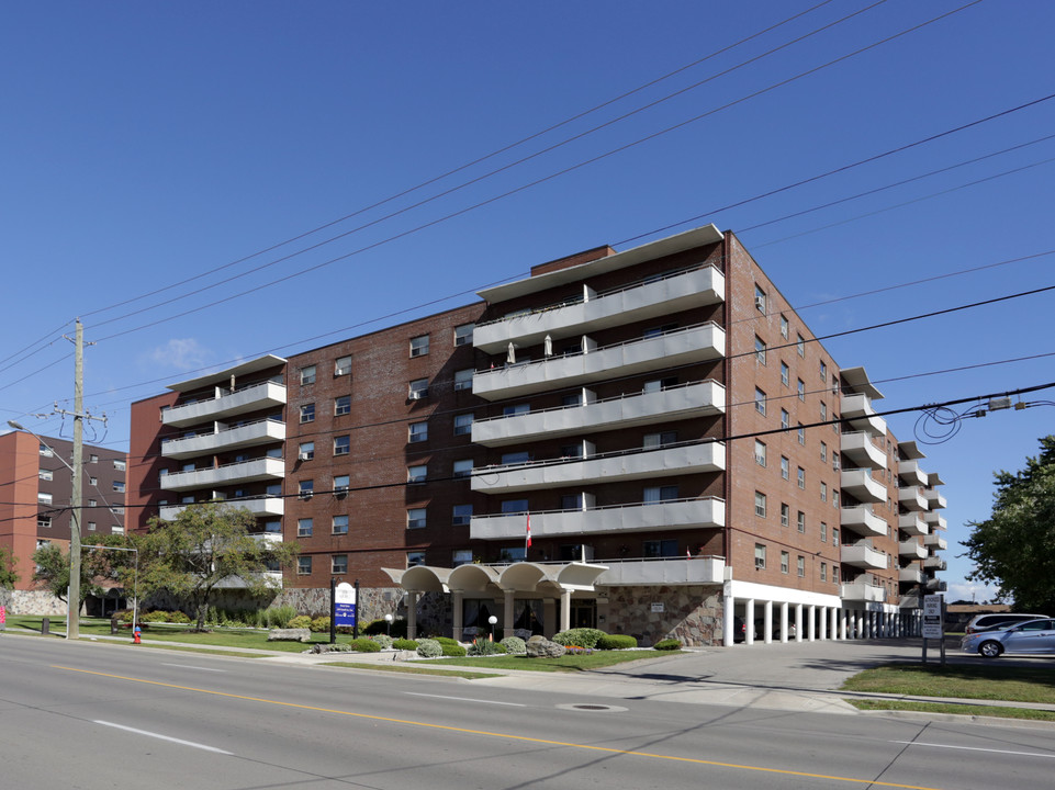 Confederation Square 2 in Hamilton, ON - Building Photo