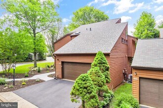 2120 S Bay Ln in Reston, VA - Building Photo - Building Photo