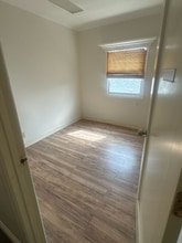 3233 E Broadway in Long Beach, CA - Building Photo - Building Photo