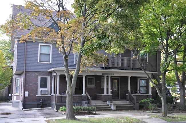 property at 404 S 5th Ave