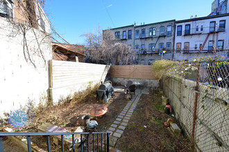 254 Menahan St in Brooklyn, NY - Building Photo - Building Photo