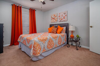 Oaks of Northgate Apartment Homes in San Antonio, TX - Foto de edificio - Building Photo