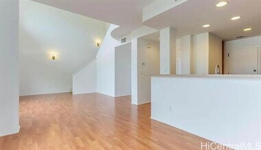 520 Lunalilo Home Rd in Honolulu, HI - Foto de edificio - Building Photo