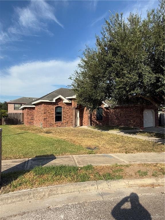 17 Northwestern St in McAllen, TX - Foto de edificio - Building Photo