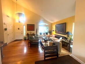 1332 Aralia Ct in San Luis Obispo, CA - Building Photo - Building Photo