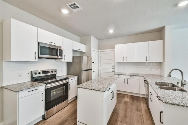 property at 25508 Starling Ln