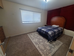 333 E 300 N, Unit Rooms for Rent in Centerville, UT - Foto de edificio - Building Photo