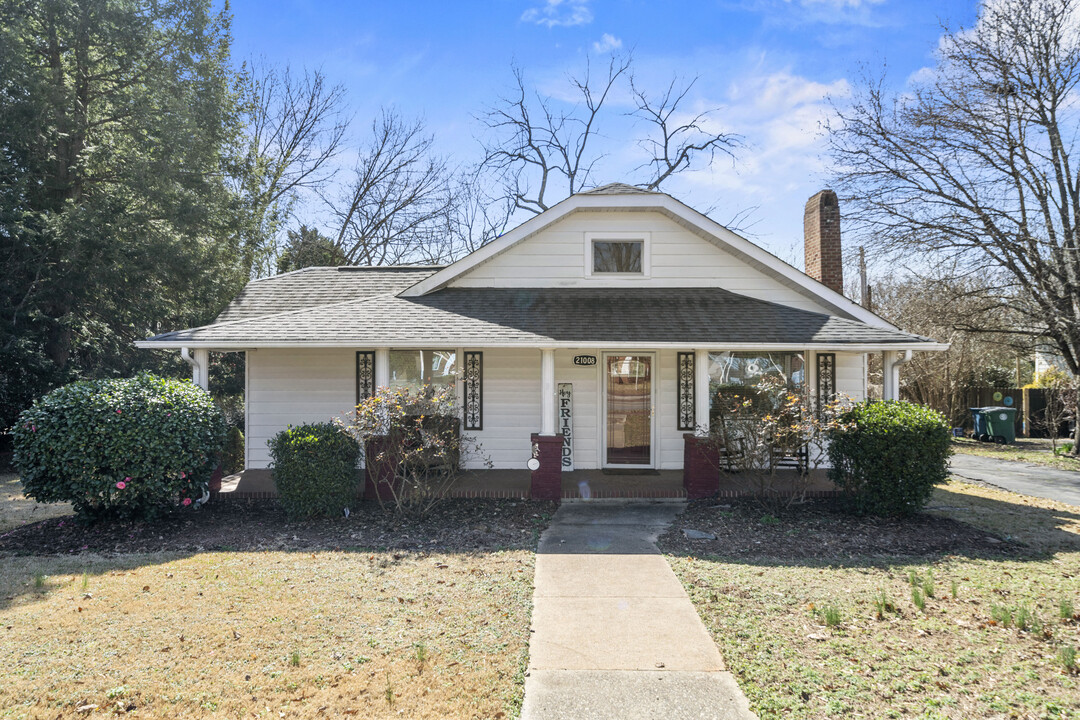 21008 Catawba Ave in Cornelius, NC - Building Photo