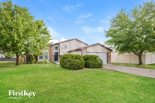 2416 Waterford Dr in Crest Hill, IL - Building Photo - Building Photo