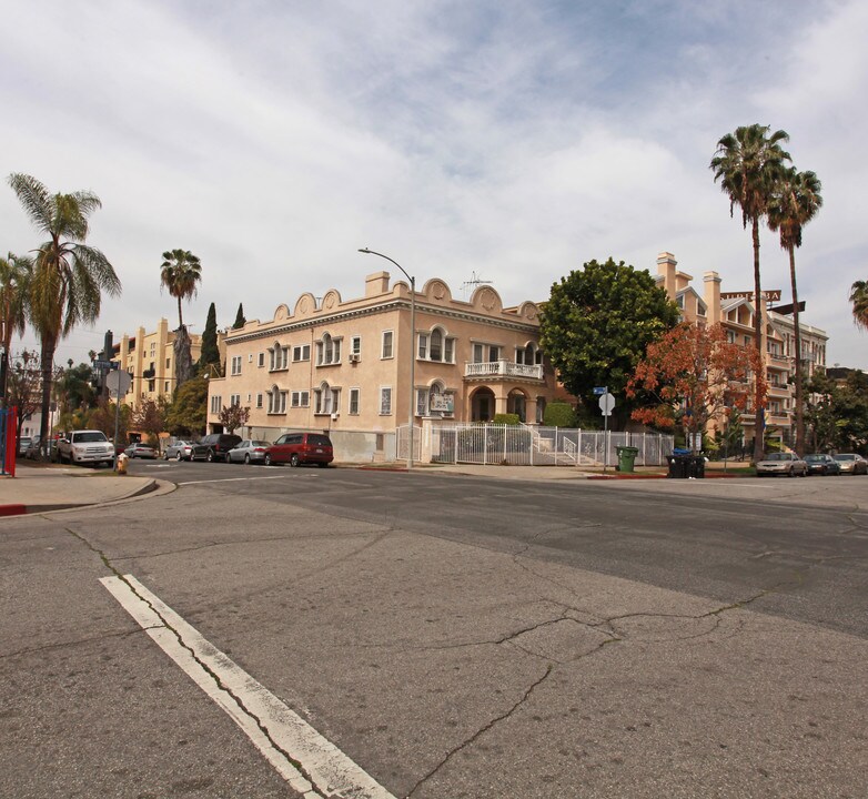 357 S Berendo St in Los Angeles, CA - Building Photo